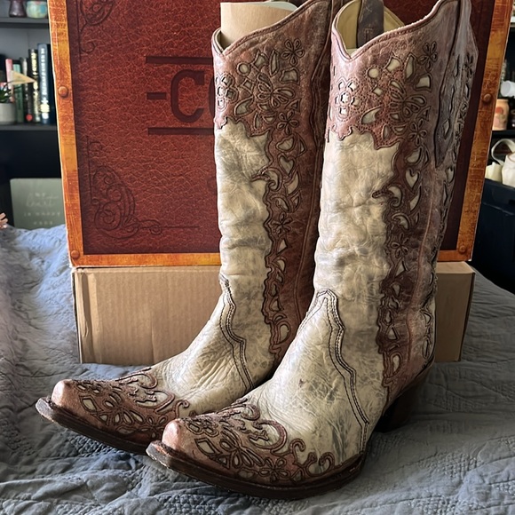 Women’s Corral Boot A2665 - Picture 2 of 5